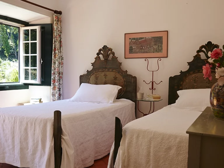 twin bedroom with shared bathroom