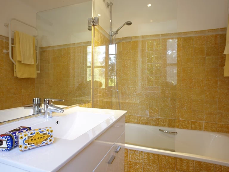yellow tiled bathroom