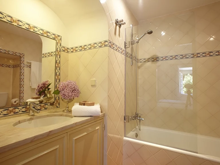 shared twin bathroom