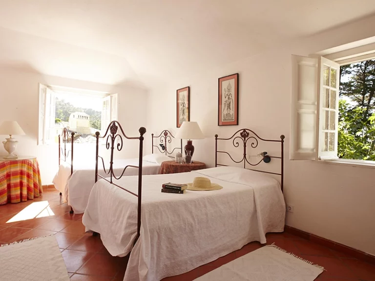 twin bedroom in portugal