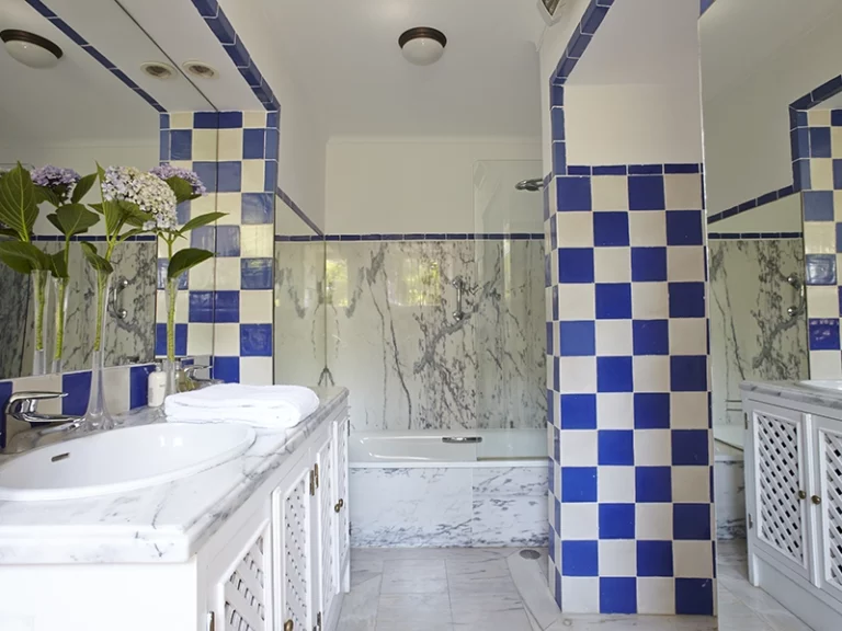 master bathroom in quinta